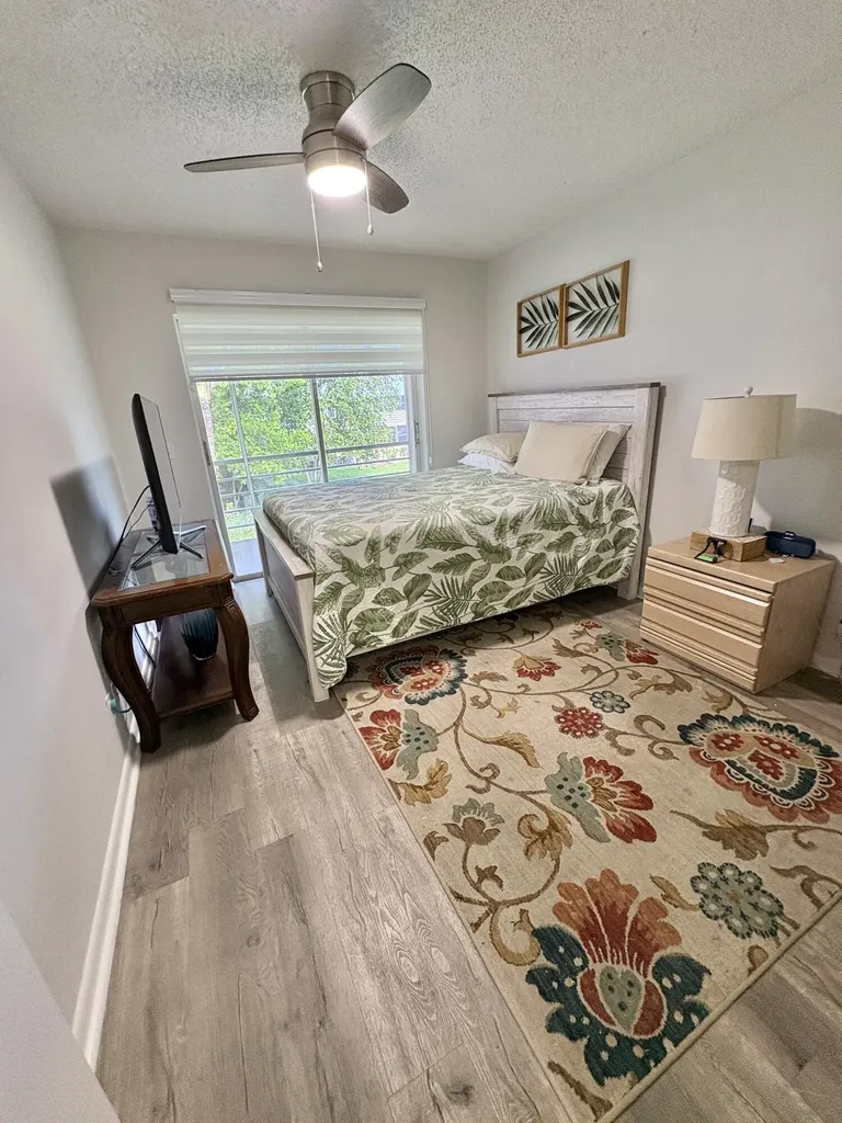 277 Chatham N West Palm Beach FL 33417