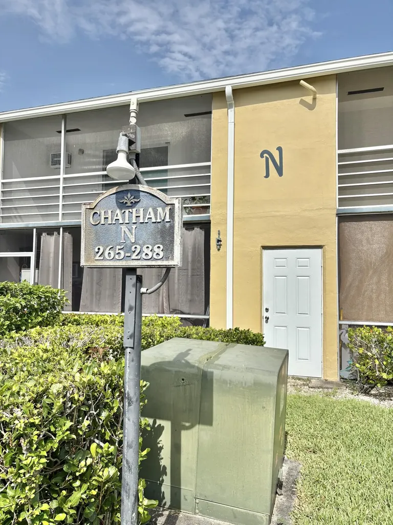 277 Chatham N West Palm Beach FL 33417