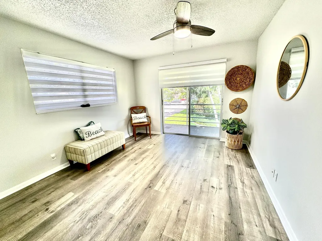 277 Chatham N West Palm Beach FL 33417