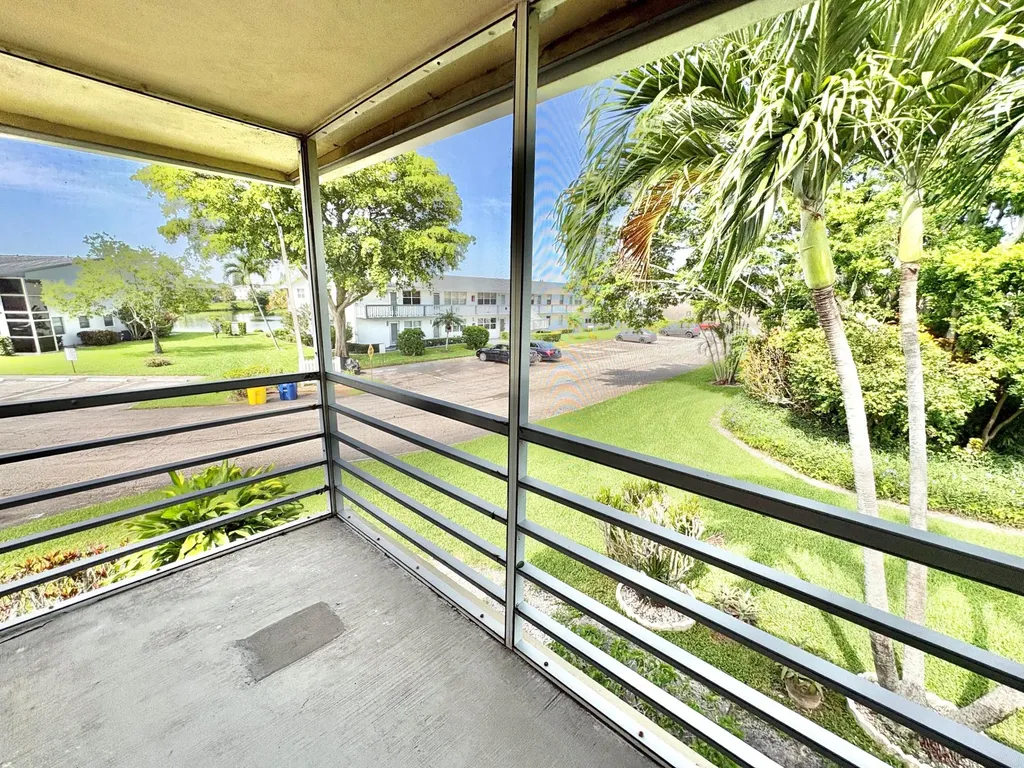 277 Chatham N West Palm Beach FL 33417