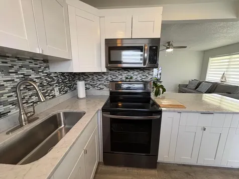 277 Chatham N West Palm Beach FL 33417