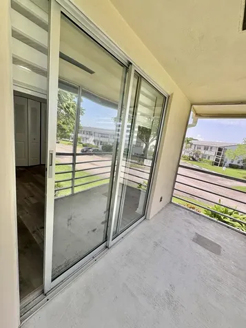 277 Chatham N West Palm Beach FL 33417