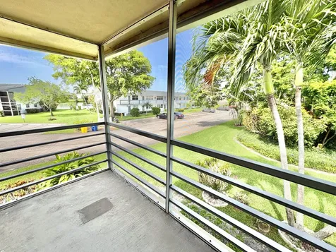 277 Chatham N West Palm Beach FL 33417