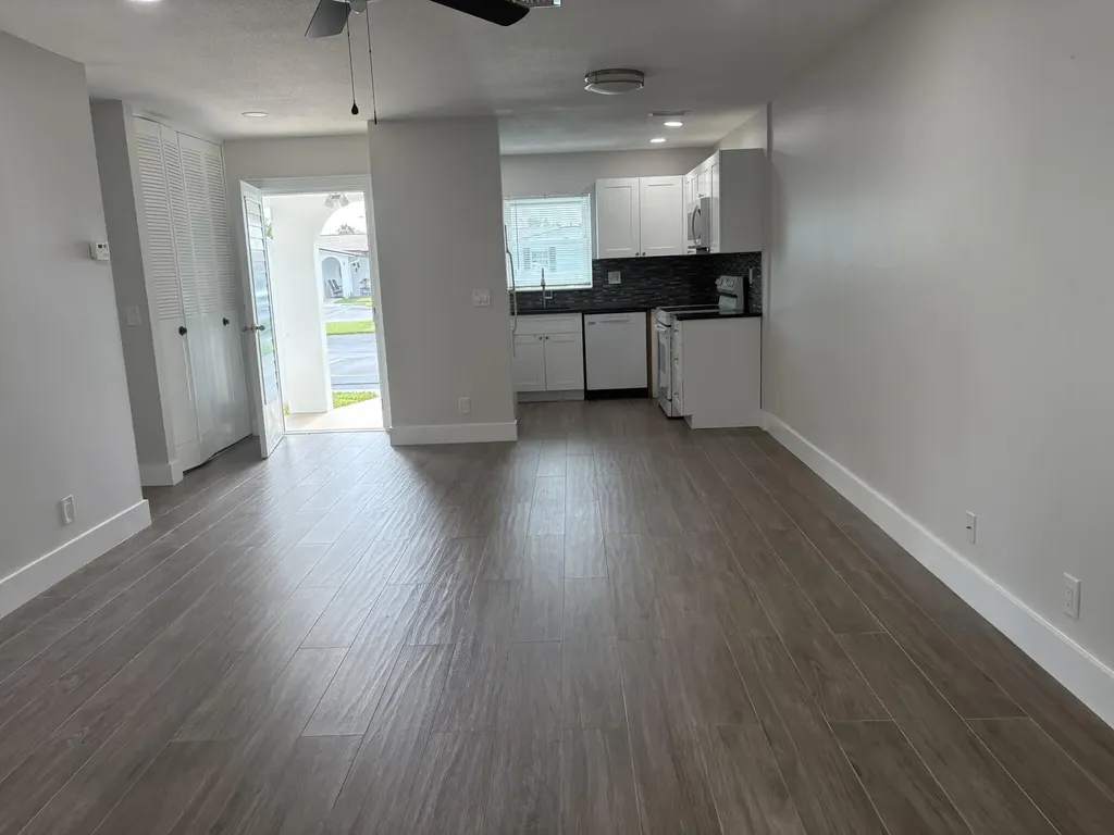 2930 Crosley Drive E West Palm Beach FL 33415