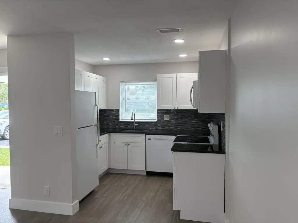 2930 Crosley Drive E West Palm Beach FL 33415