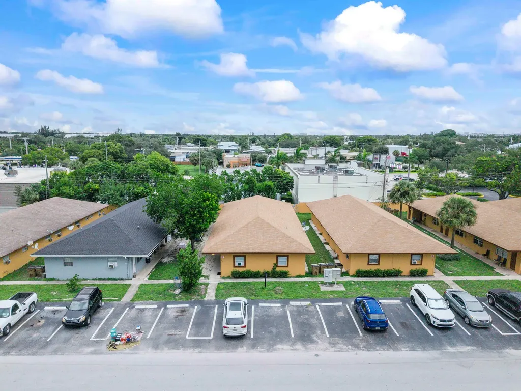 279 SW 1st Street Deerfield Beach FL 33441