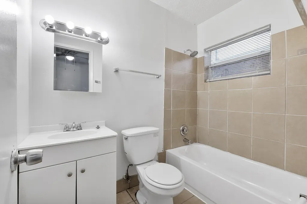 279 SW 1st Street Deerfield Beach FL 33441