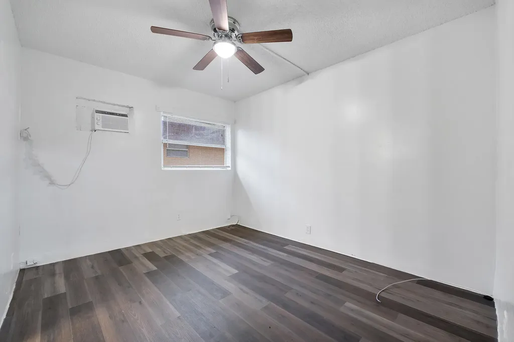 279 SW 1st Street Deerfield Beach FL 33441