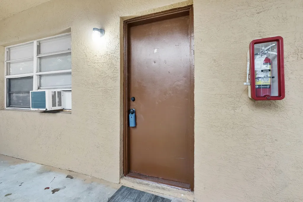 279 SW 1st Street Deerfield Beach FL 33441