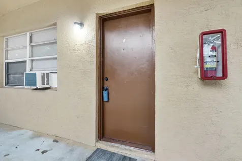 279 SW 1st Street Deerfield Beach FL 33441