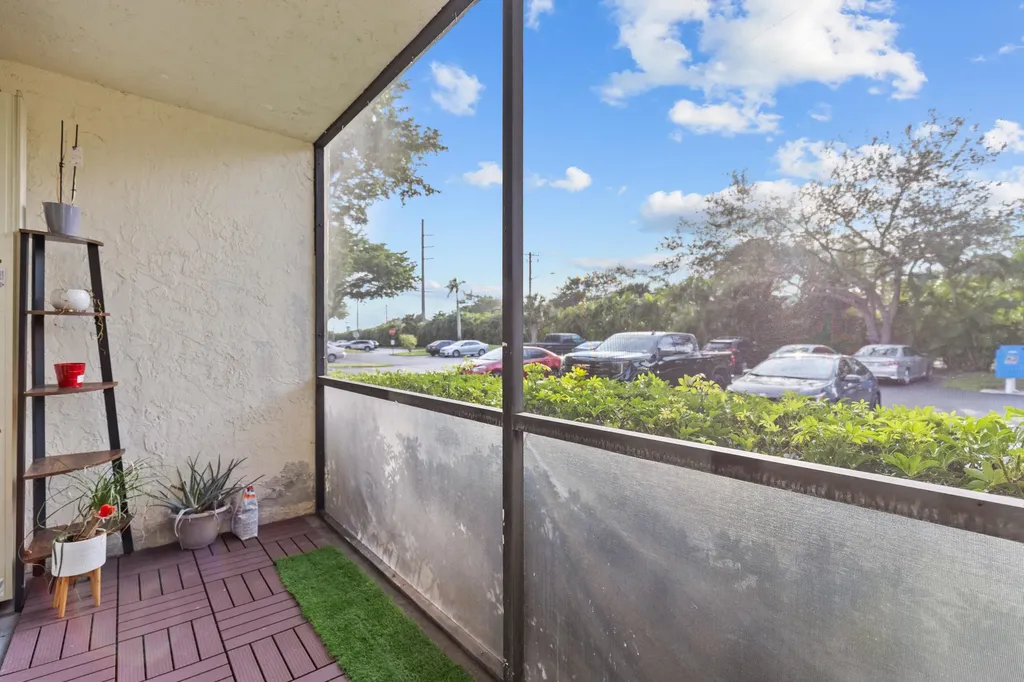722 Sunny Pine Way Greenacres FL 33415