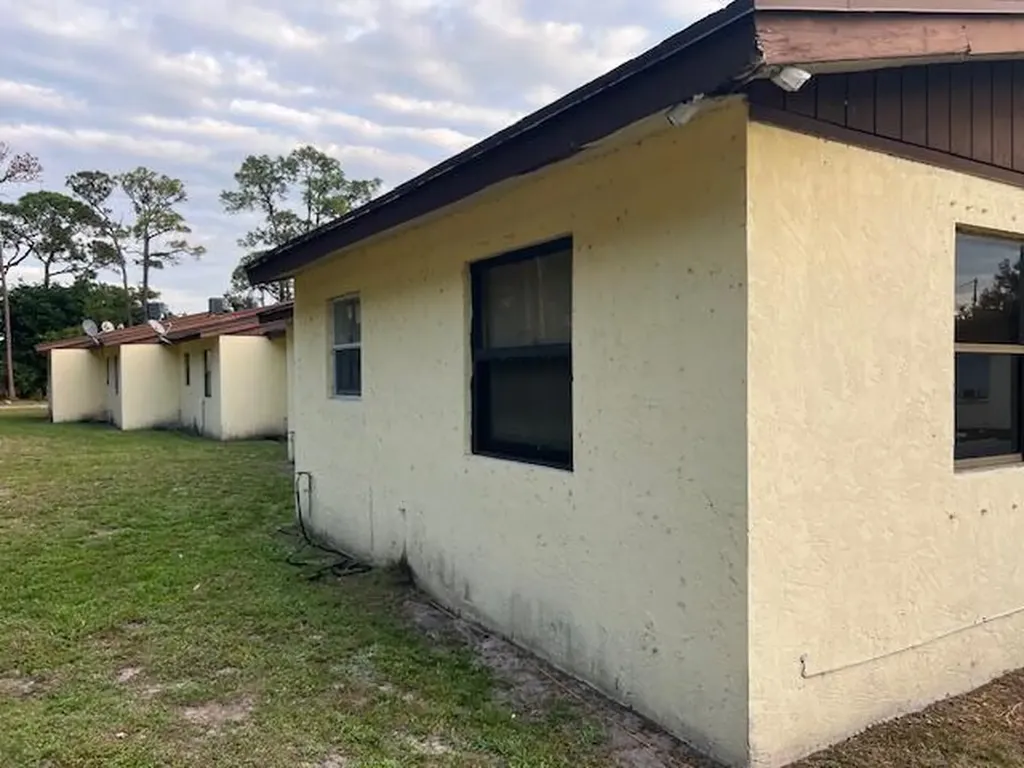 4919 Freedom Circle Lake Worth FL 33461