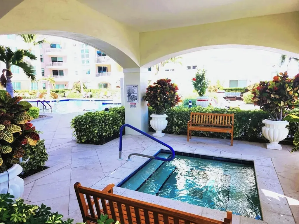 806 E Windward Way Lantana FL 33462