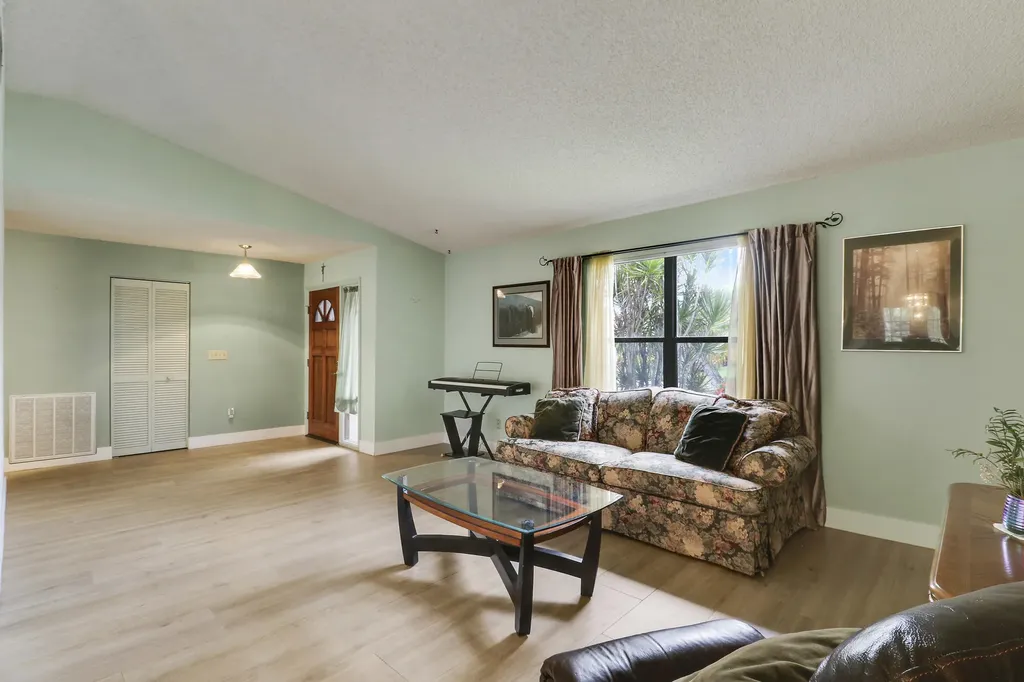 15821 Sedgewyck Circle N Davie FL 33331