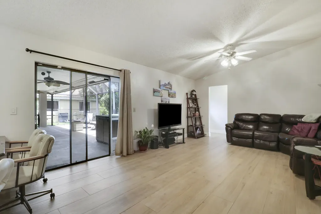 15821 Sedgewyck Circle N Davie FL 33331