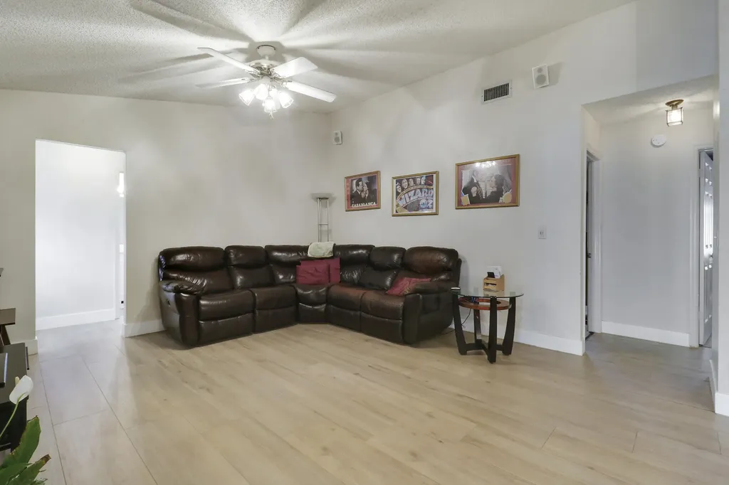 15821 Sedgewyck Circle N Davie FL 33331