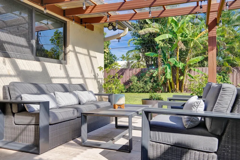 1520 NE 53rd Street Fort Lauderdale FL 33334