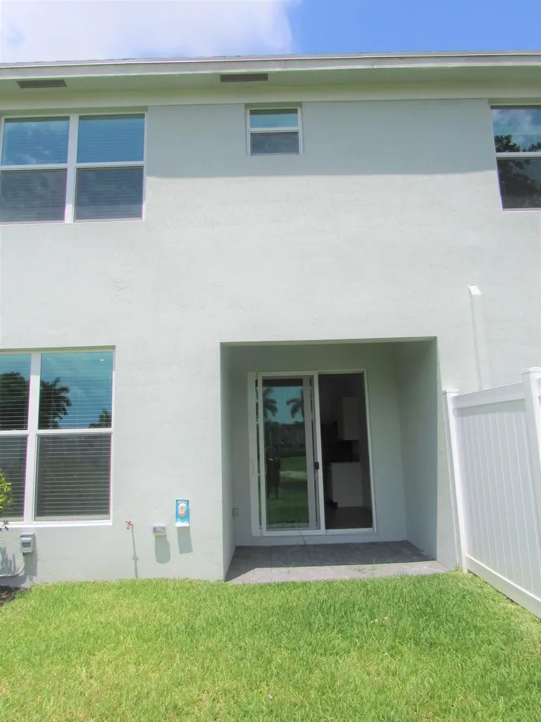 4332 Pond Lily Lane Lake Worth FL 33467
