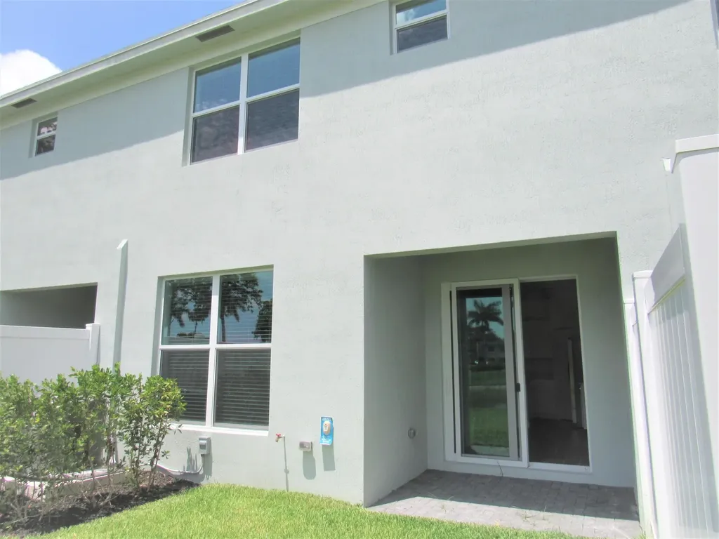 4332 Pond Lily Lane Lake Worth FL 33467