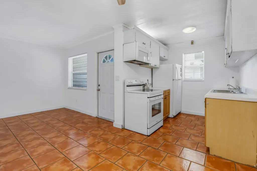 421 NE 1st Street Hallandale Beach FL 33009