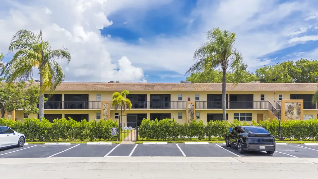 421 NE 1st Street Hallandale Beach FL 33009