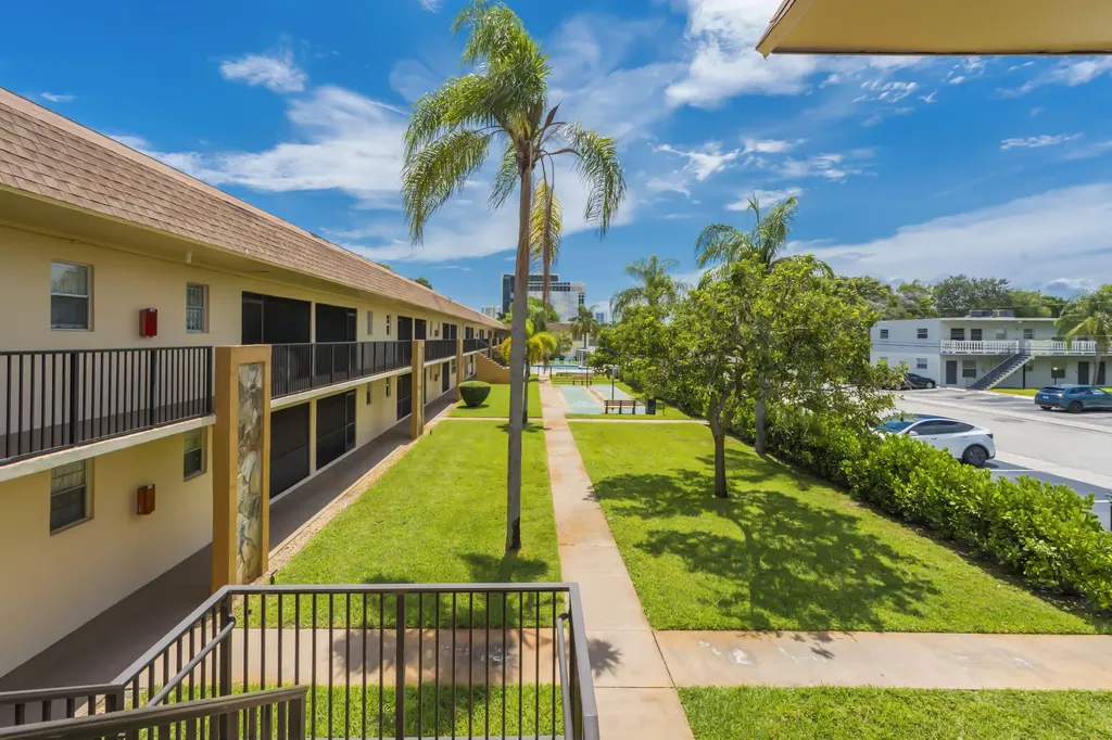 421 NE 1st Street Hallandale Beach FL 33009