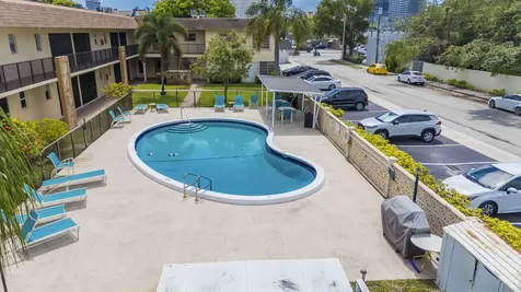 421 NE 1st Street Hallandale Beach FL 33009