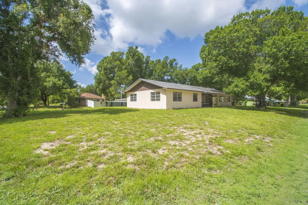 5605 38th Street Vero Beach FL 32966