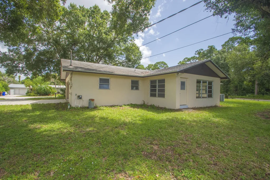 5605 38th Street Vero Beach FL 32966