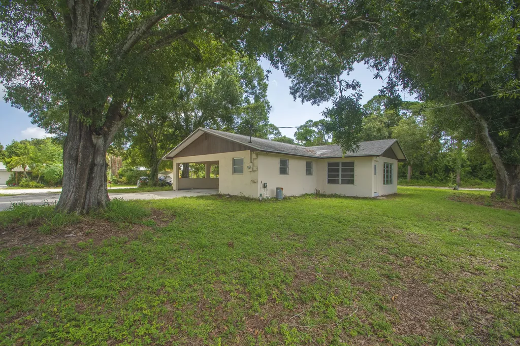 5605 38th Street Vero Beach FL 32966
