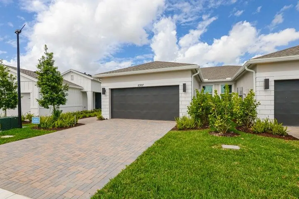 10307 NW Dreamweaver Road Port St Lucie FL 34987
