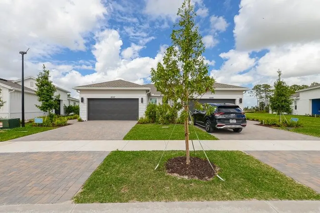 10307 NW Dreamweaver Road Port St Lucie FL 34987