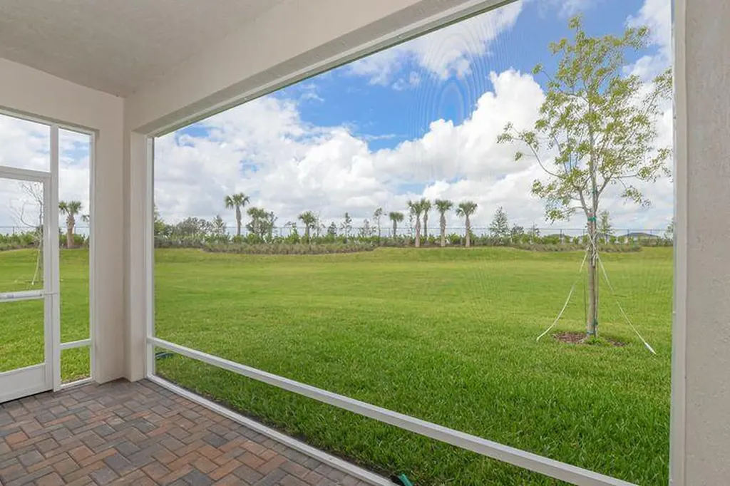 10307 NW Dreamweaver Road Port St Lucie FL 34987