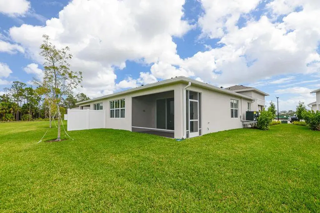 10307 NW Dreamweaver Road Port St Lucie FL 34987