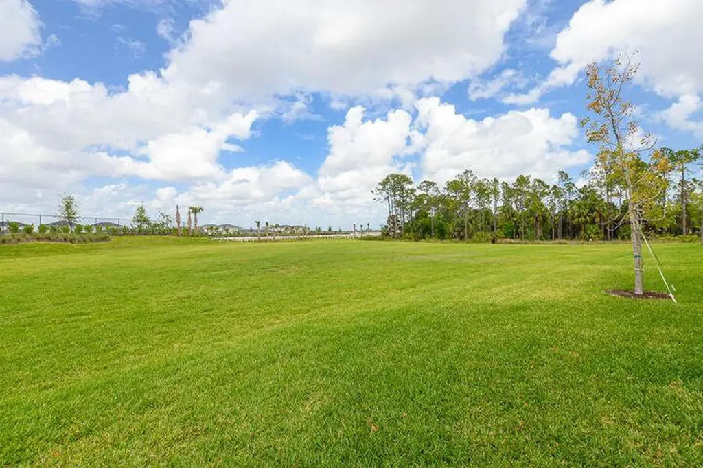 10307 NW Dreamweaver Road Port St Lucie FL 34987