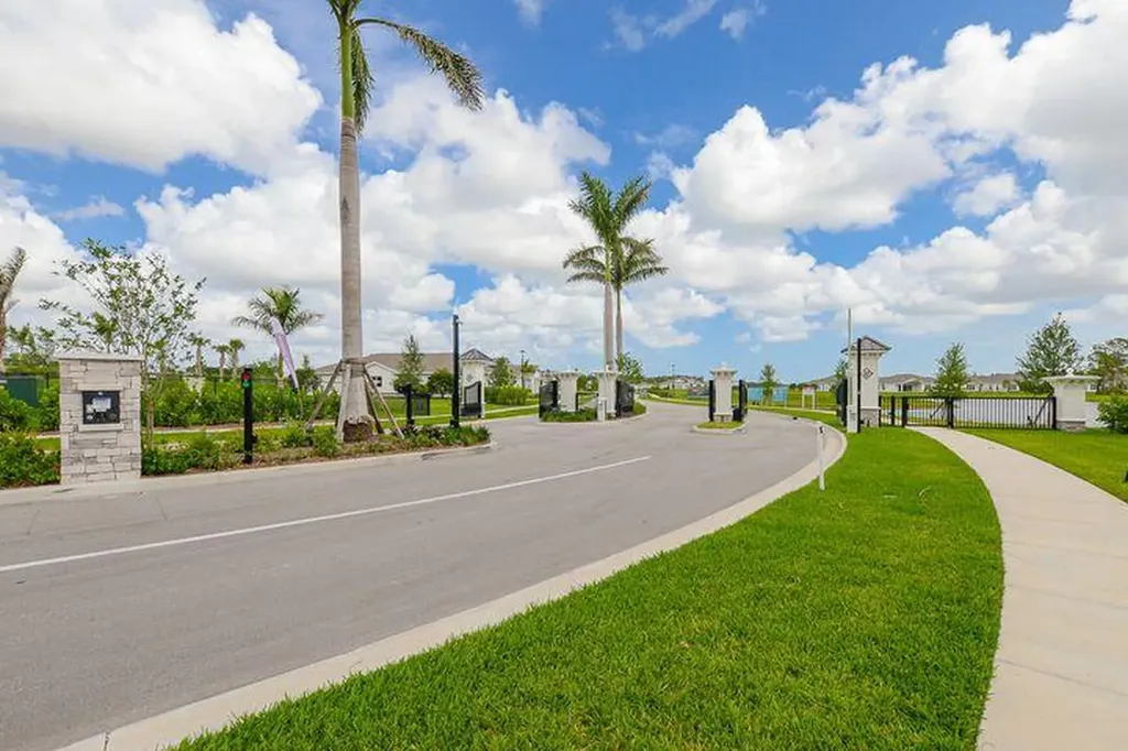 10307 NW Dreamweaver Road Port St Lucie FL 34987