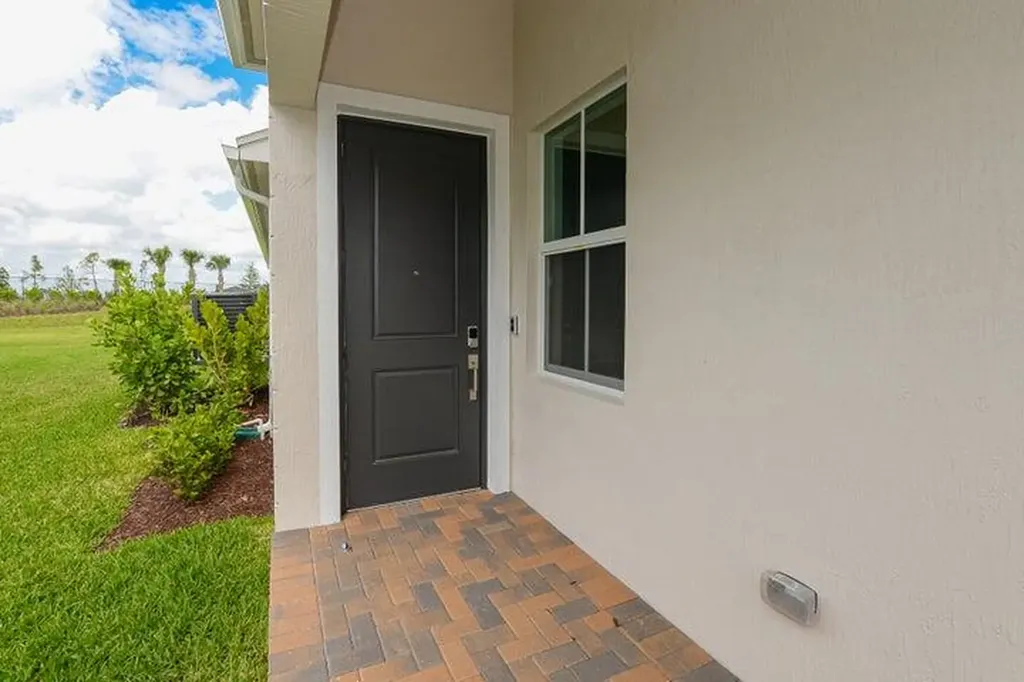 10307 NW Dreamweaver Road Port St Lucie FL 34987