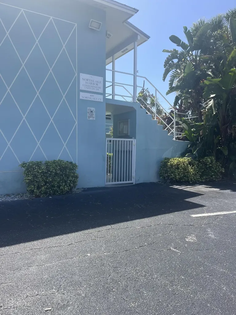 400 Northlake Court North Palm Beach FL 33408