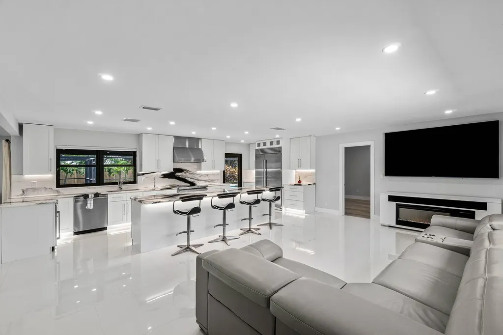 820 SW 16th Street Boca Raton FL 33486
