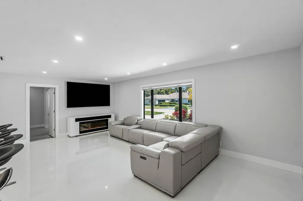 820 SW 16th Street Boca Raton FL 33486