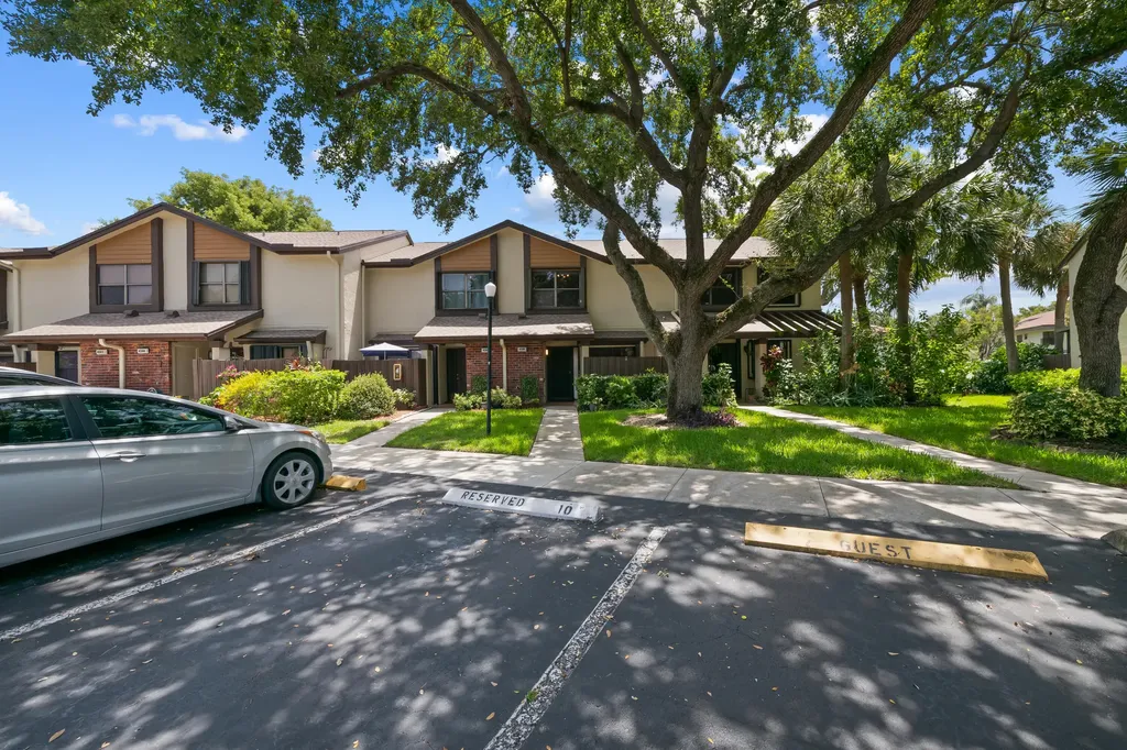 4586 Carambola Circle S Coconut Creek FL 33066