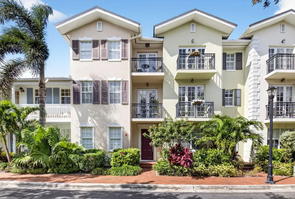 1054 E Heritage Club Circle Delray Beach FL 33483