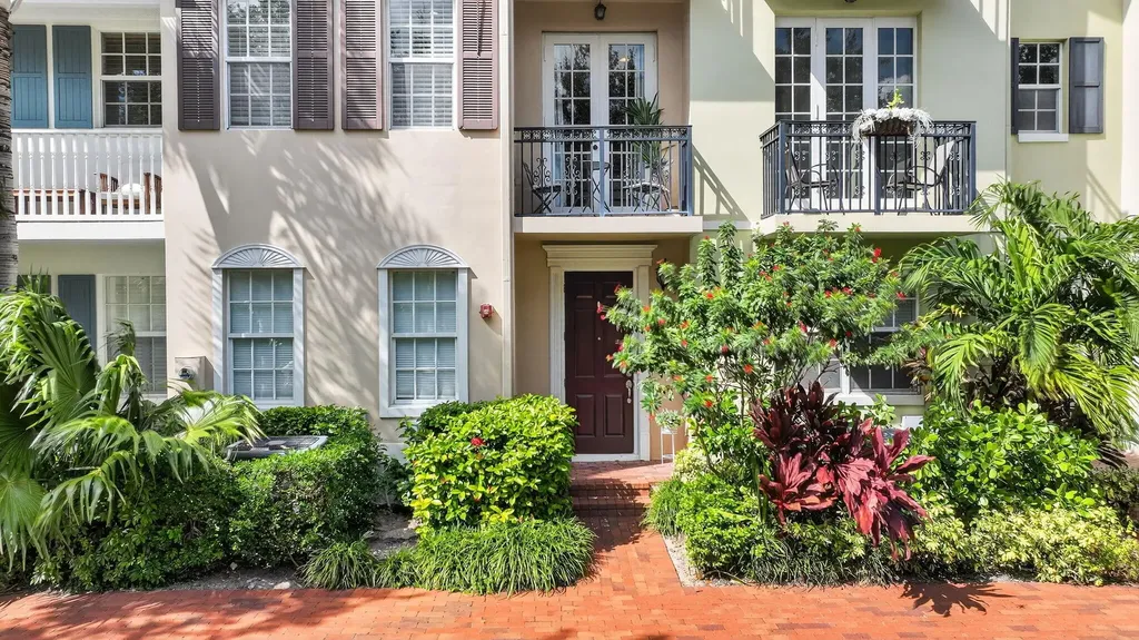 1054 E Heritage Club Circle Delray Beach FL 33483