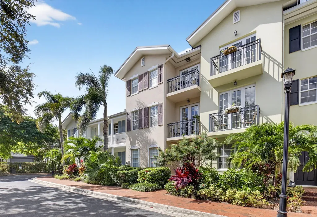 1054 E Heritage Club Circle Delray Beach FL 33483