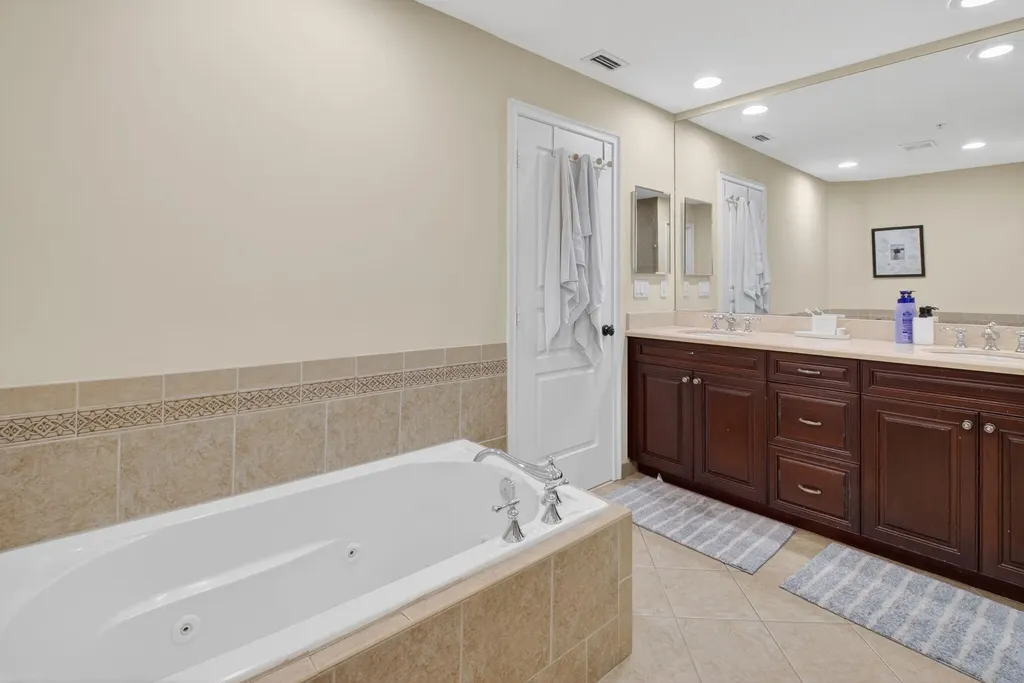 1054 E Heritage Club Circle Delray Beach FL 33483