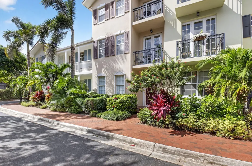 1054 E Heritage Club Circle Delray Beach FL 33483