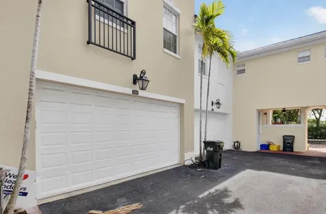 1054 E Heritage Club Circle Delray Beach FL 33483