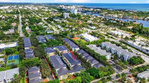 1054 E Heritage Club Circle Delray Beach FL 33483