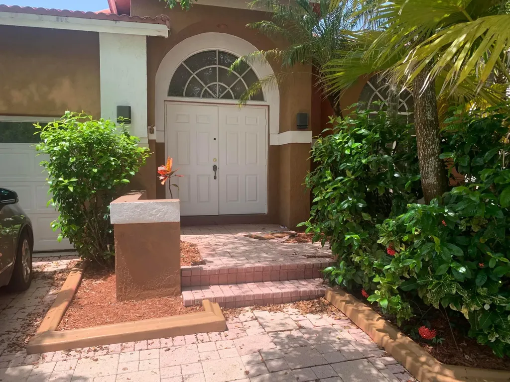 11585 N Quayside Drive Cooper City FL 33026