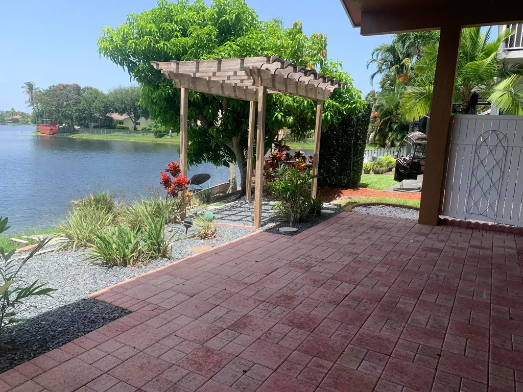 11585 N Quayside Drive Cooper City FL 33026